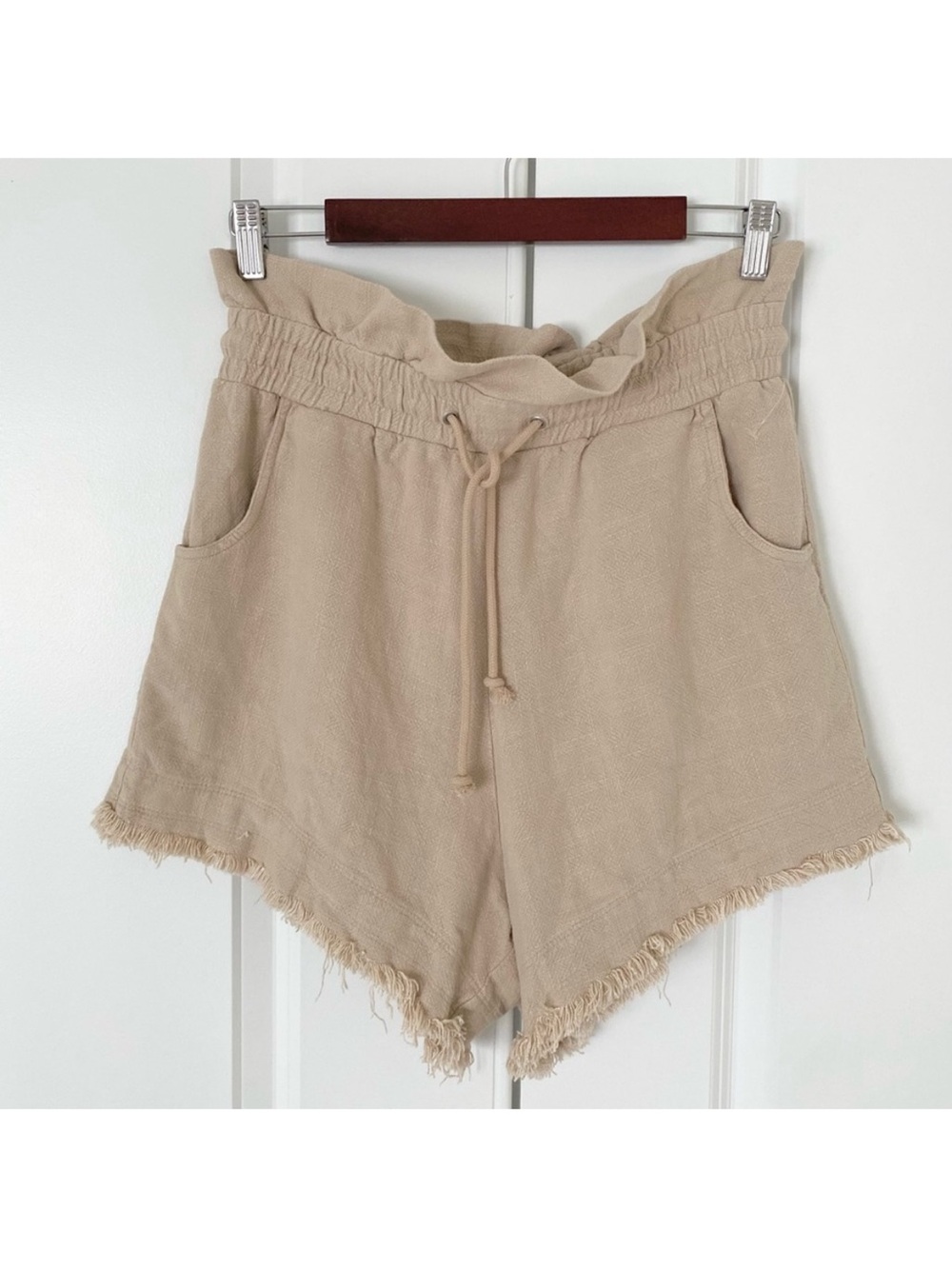 Blank NYC Linen BlendHigh Rise Paper Bag Waist Frayed Hem Shorts, Sz M NWT - Picture 2 of 5